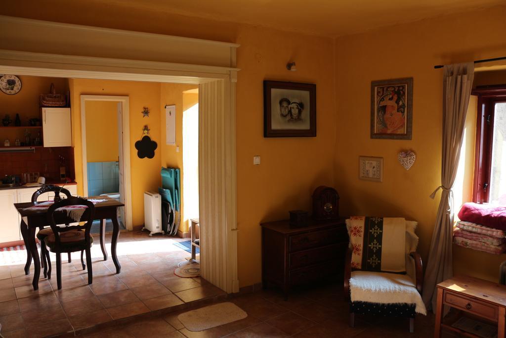 Apartman Na Zlatom Dvore Apartamento Banská Štiavnica Quarto foto