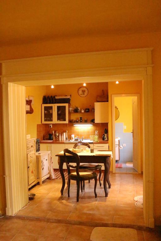 Apartman Na Zlatom Dvore Apartamento Banská Štiavnica Quarto foto